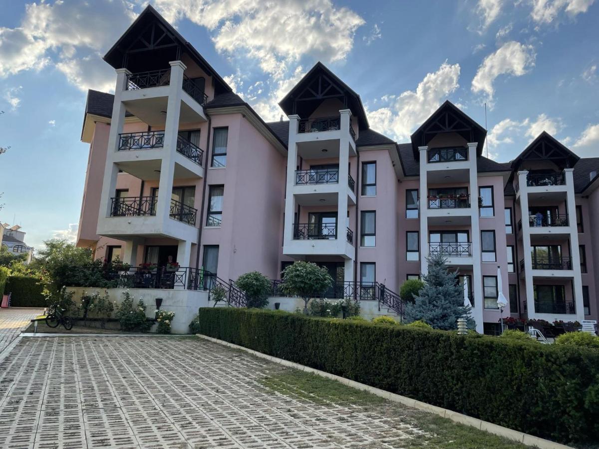 Stunning 2-Bed Apartment In Sea Resort Varna Saints Constantine and Helena Exterior foto